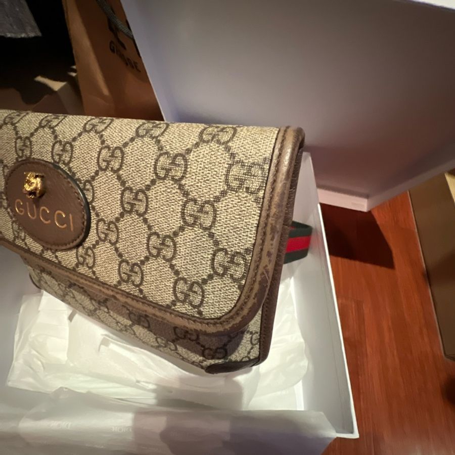 Gucci Neo Vintage GG Supreme 經典虎頭牛皮磁扣郵差包-4