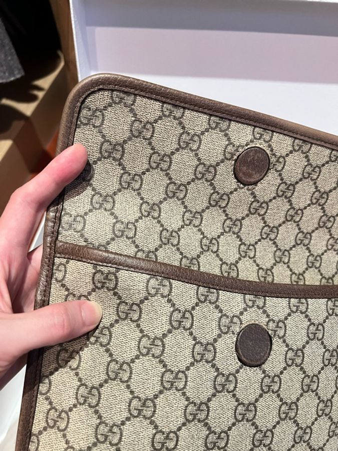 Gucci Neo Vintage GG Supreme 經典虎頭牛皮磁扣郵差包-11