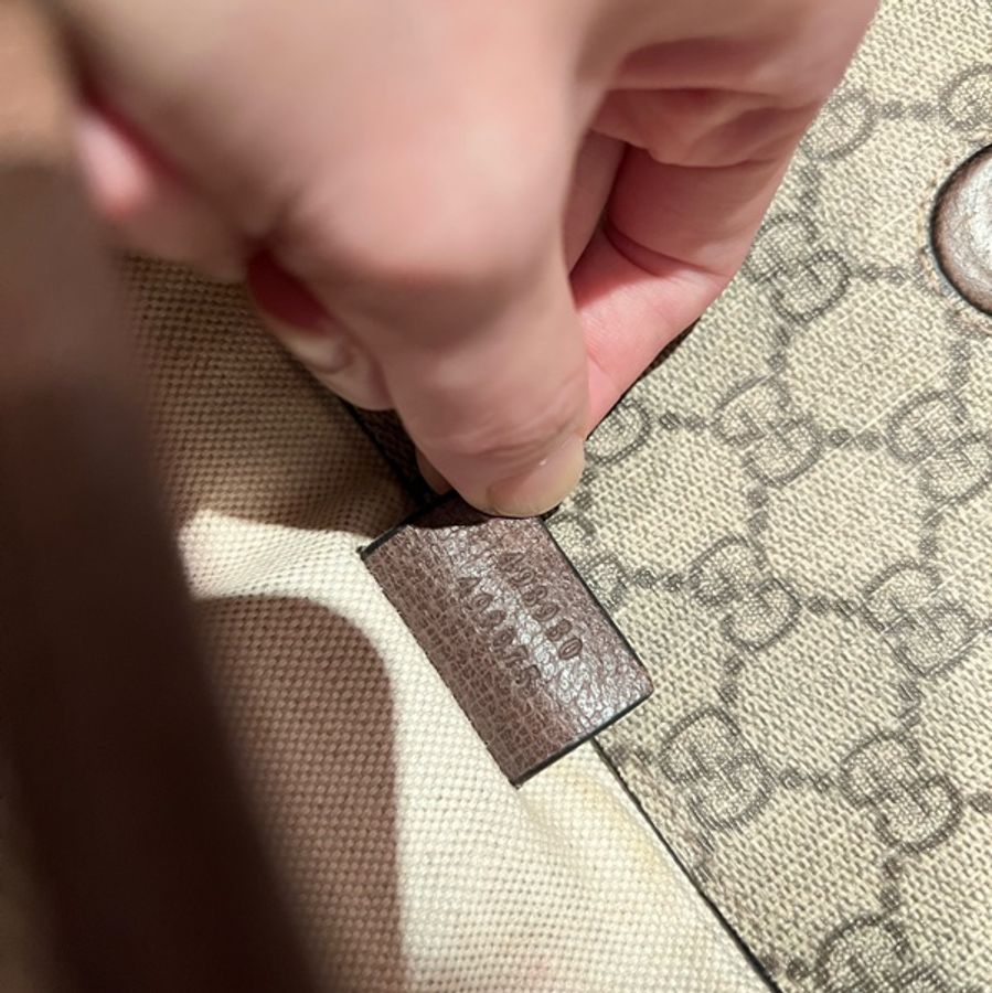 Gucci Neo Vintage GG Supreme 經典虎頭牛皮磁扣郵差包-17