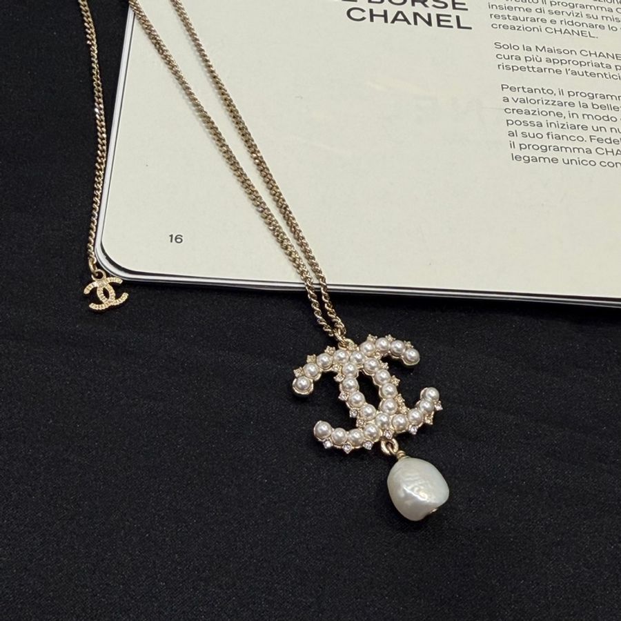 CHANEL珍珠拚水鑽雙C垂墜珍珠淡金項鍊-2