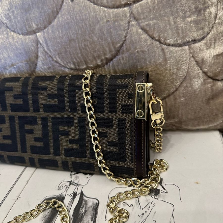 芬迪 FENDI 經典Zucca 老花翻蓋長夾式鏈帶包Wallet on Chain,WOC-7