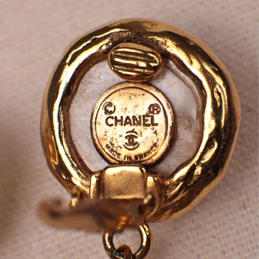 Chanel 红绿琉璃吊坠珍珠耳夹-11