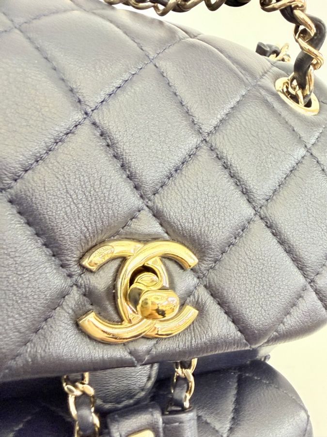 Chanel 深藍小牛皮duma mini後背包-22