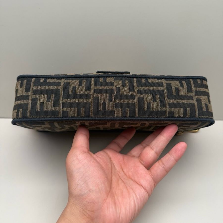 芬迪/Fendi FF老花中號法棍手提包單肩包斜挎包 金扣 FF老花圖案 附件:肩帶 -4