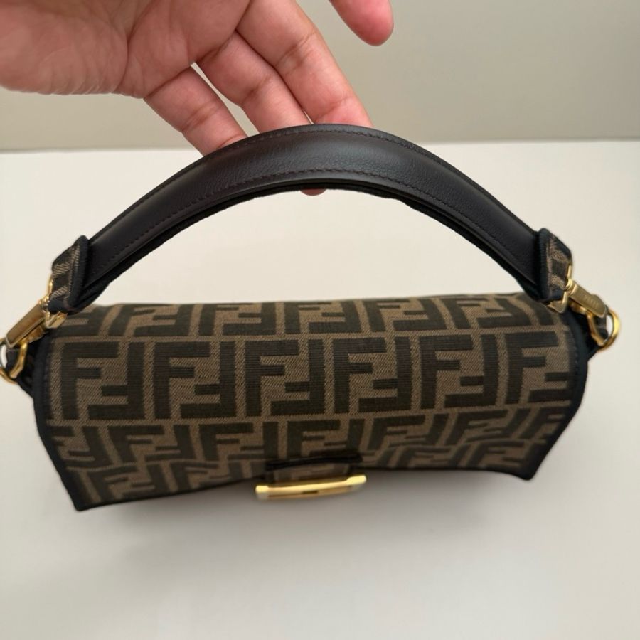 芬迪/Fendi FF老花中號法棍手提包單肩包斜挎包 金扣 FF老花圖案 附件:肩帶 -5