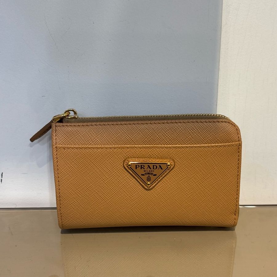 Prada 奶茶防刮牛皮零錢鑰匙包1PP122-0
