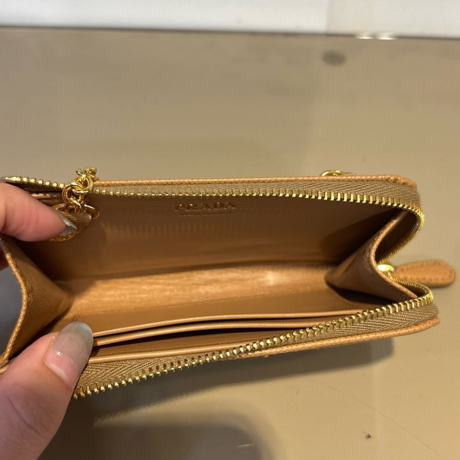 Prada 奶茶防刮牛皮零錢鑰匙包1PP122-7