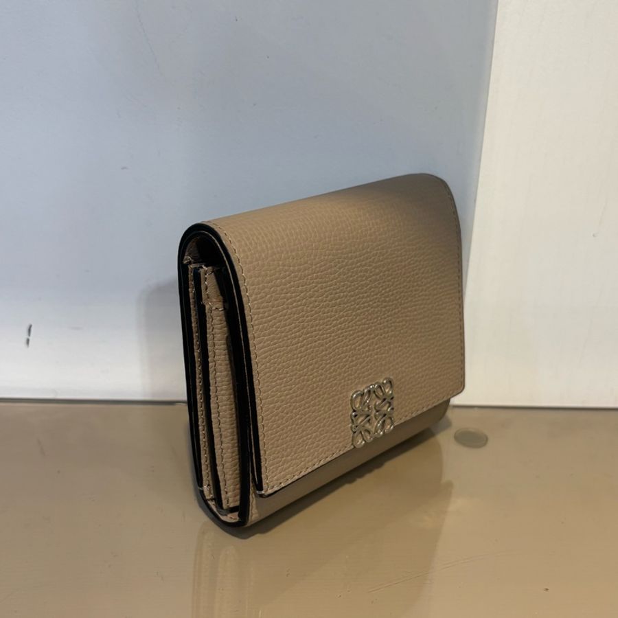 Loewe 灰褐色牛皮Anagram6卡短夾-2