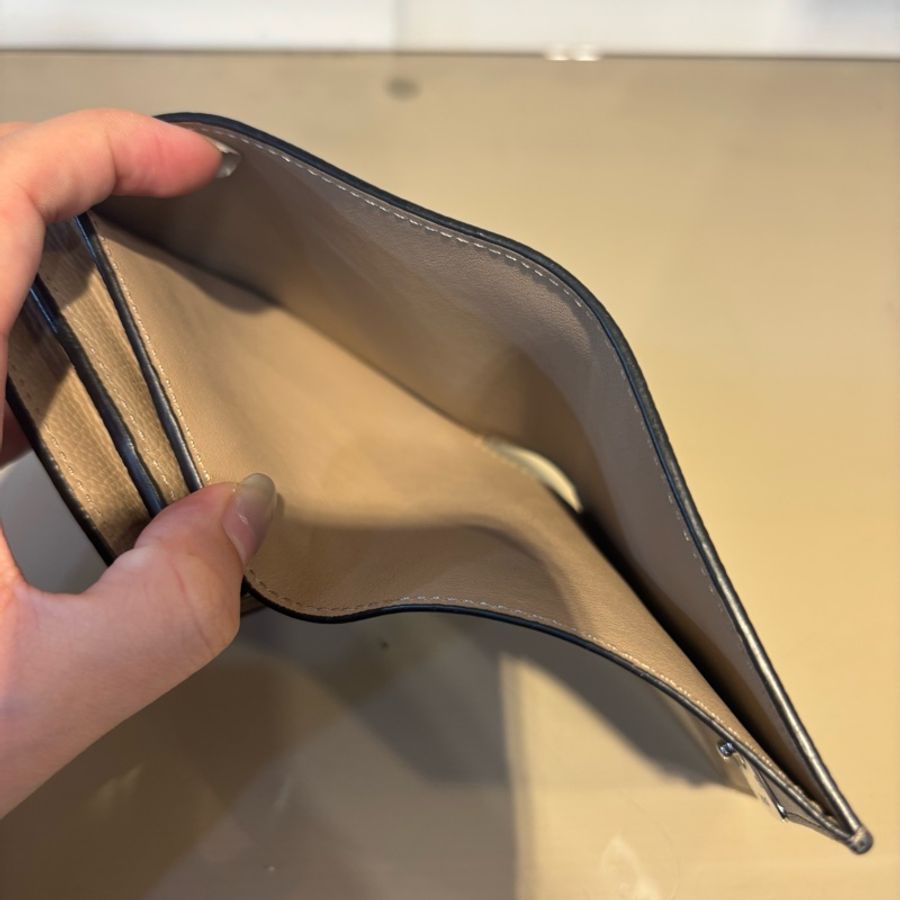 Loewe 灰褐色牛皮Anagram6卡短夾-8