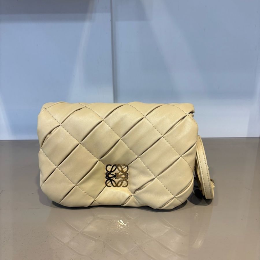 Loewe 米黃色羊皮Goya Puffer肩斜背包-0