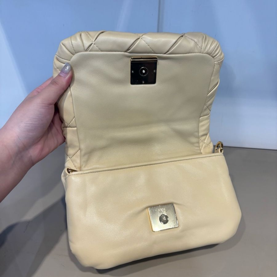 Loewe 米黃色羊皮Goya Puffer肩斜背包-7