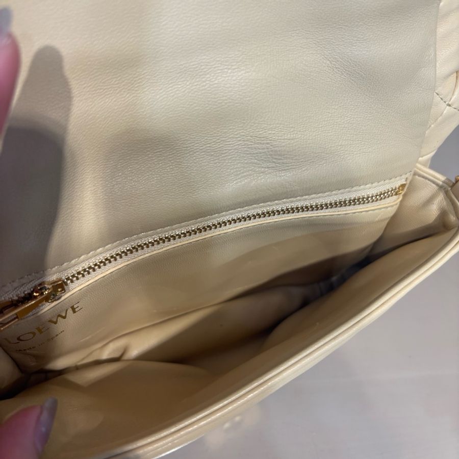 Loewe 米黃色羊皮Goya Puffer肩斜背包-8