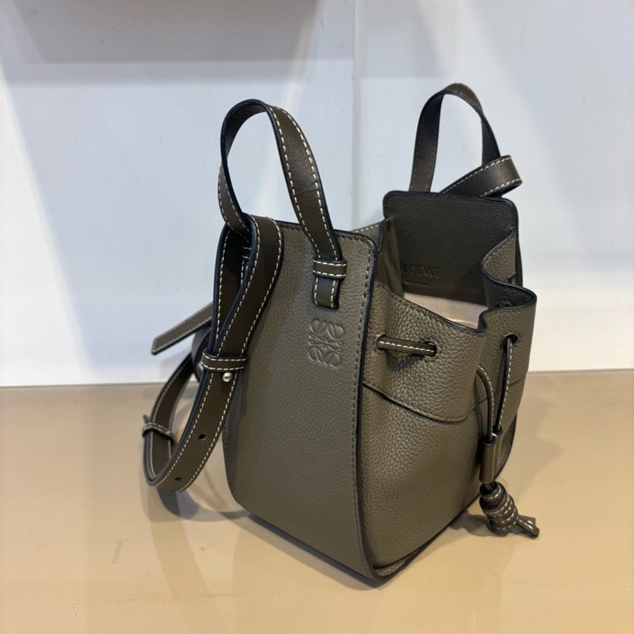 Loewe 墨綠牛皮MiniHammock肩斜背吊床包-2
