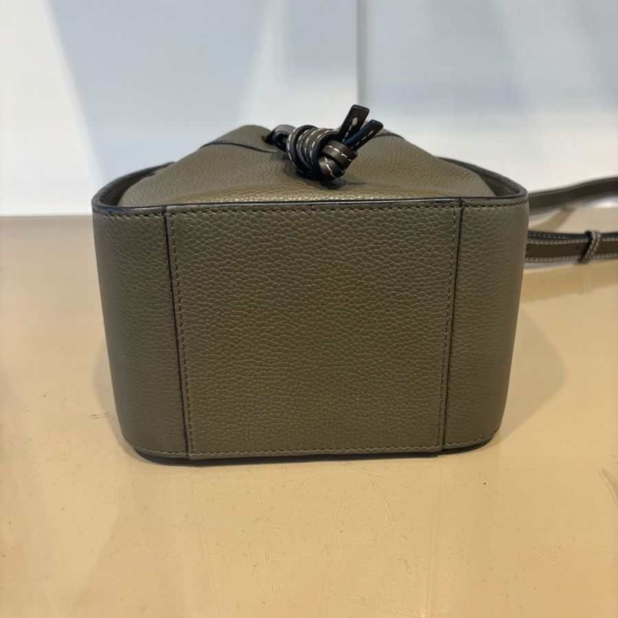 Loewe 墨綠牛皮MiniHammock肩斜背吊床包-4