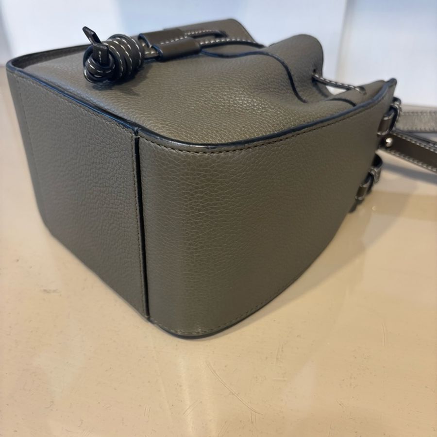 Loewe 墨綠牛皮MiniHammock肩斜背吊床包-6