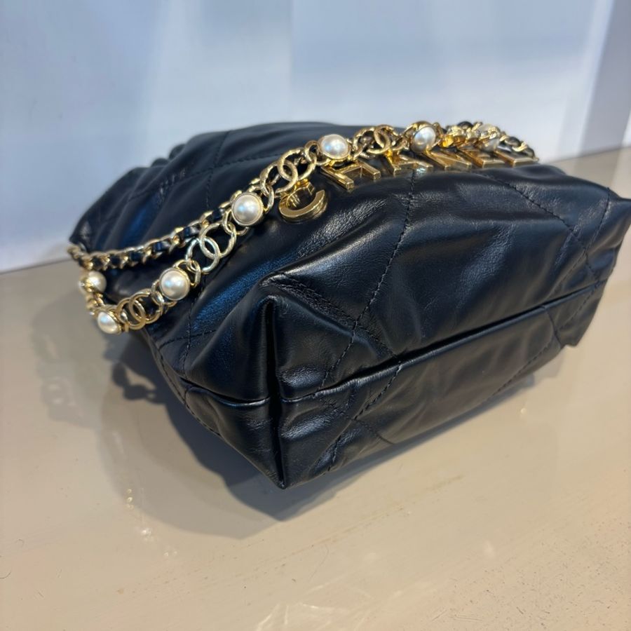Chanel 黑牛皮Mini22珍珠鏈手提肩斜背包AS3980-5