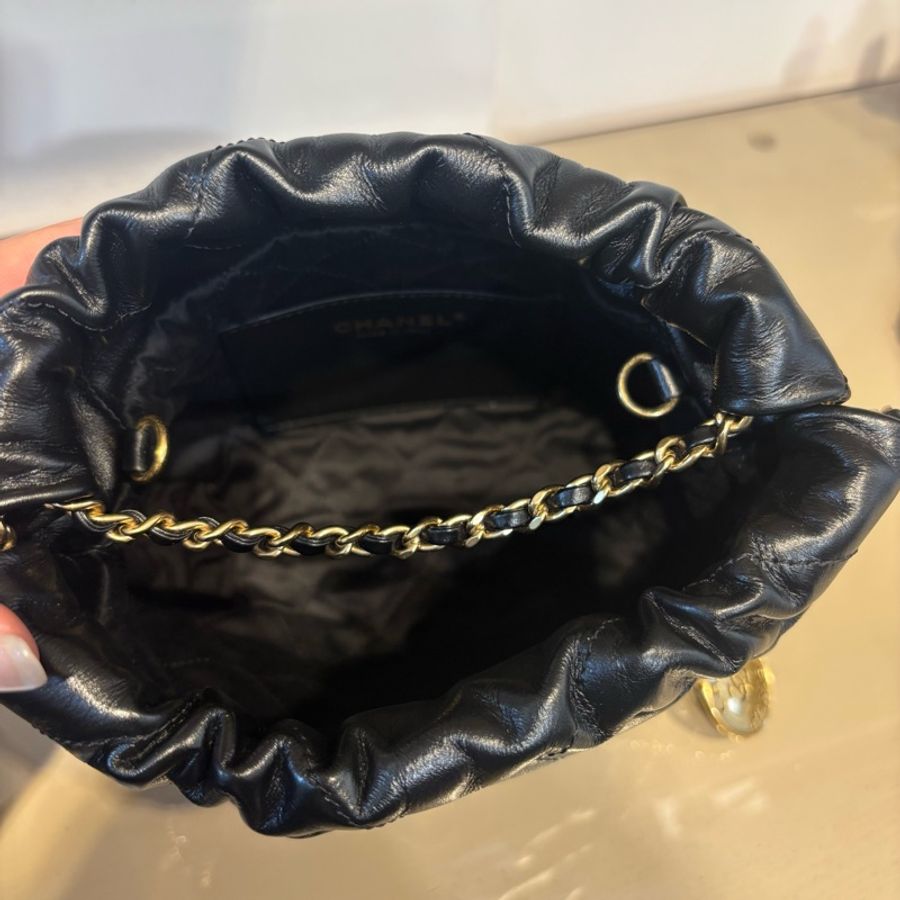 Chanel 黑牛皮Mini22珍珠鏈手提肩斜背包AS3980-7