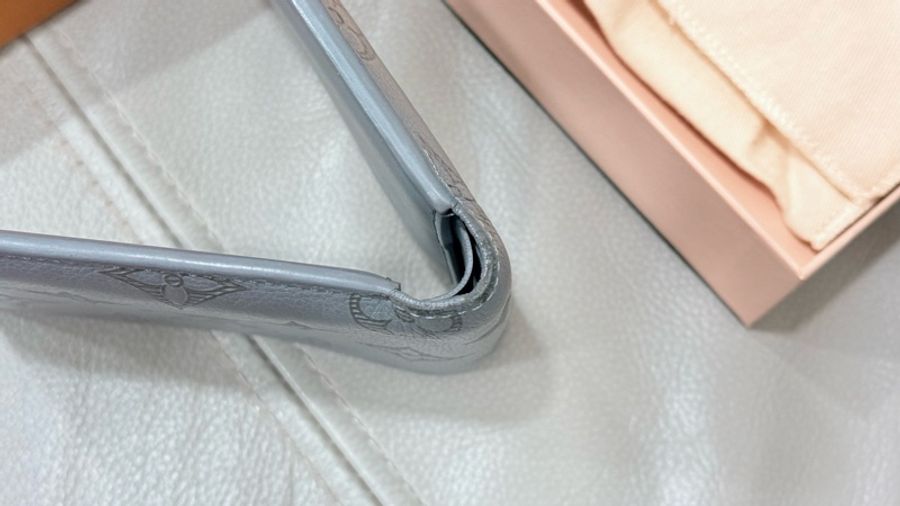 lv louis vuitton 男 灰 印花短夾 使用1年 型號M81383-8