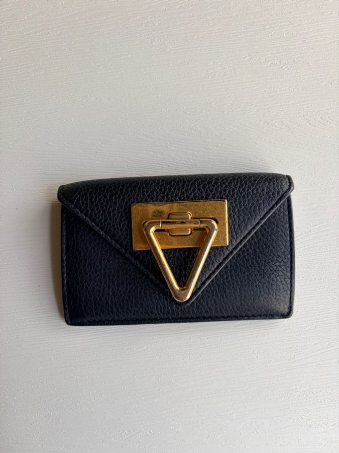 Bottega Veneta BV v logo 三角扣真皮卡片套 黑色 男女適用-6