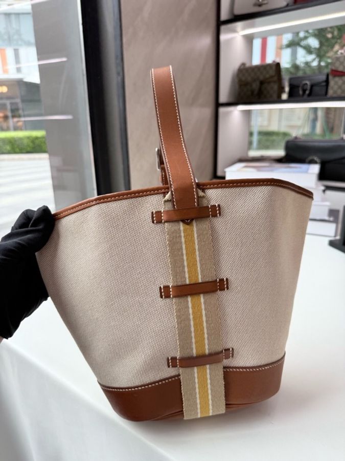 hermes愛馬仕vintage中古帆布拼皮手提菜籃子 馬鞍皮拼帆布小籃子 很特別 肩帶長度可調-2