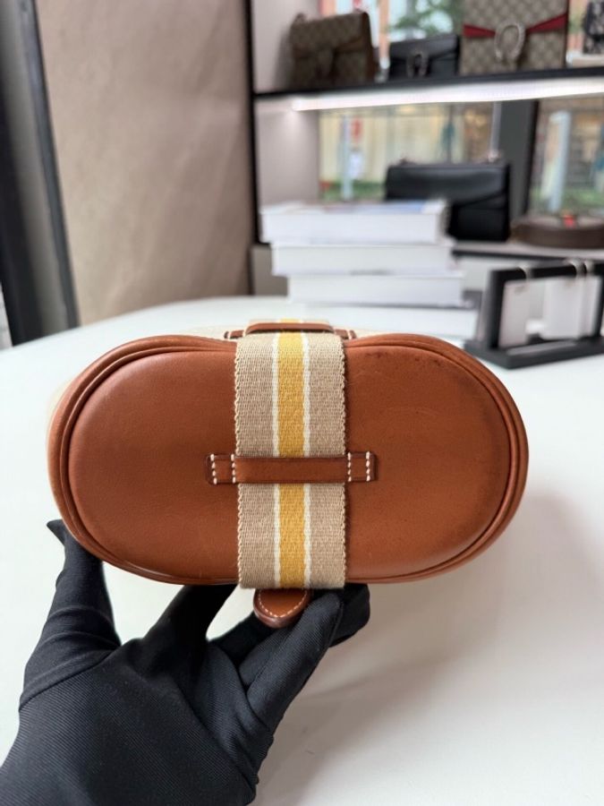 hermes愛馬仕vintage中古帆布拼皮手提菜籃子 馬鞍皮拼帆布小籃子 很特別 肩帶長度可調-4