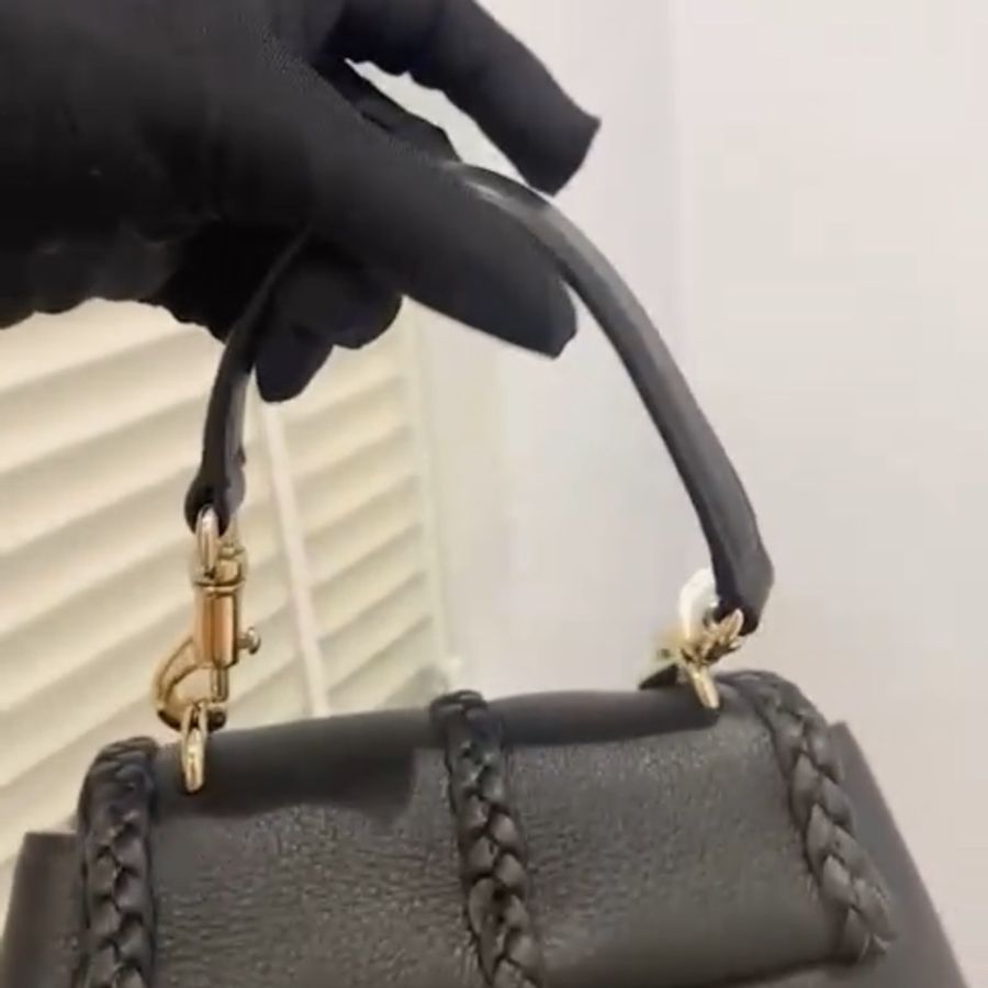 CHLOÉ chloe Penelope 全新小羊皮迷你流蘇翻蓋包(黑色)-1