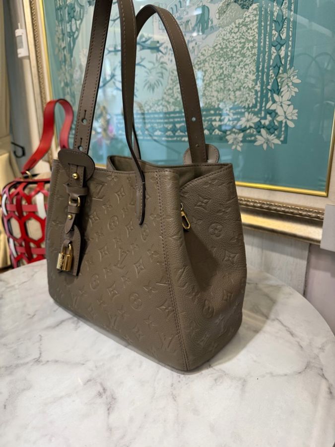 LV 煙灰色牛皮壓紋All in onePM金釦手提肩背包M25890-3