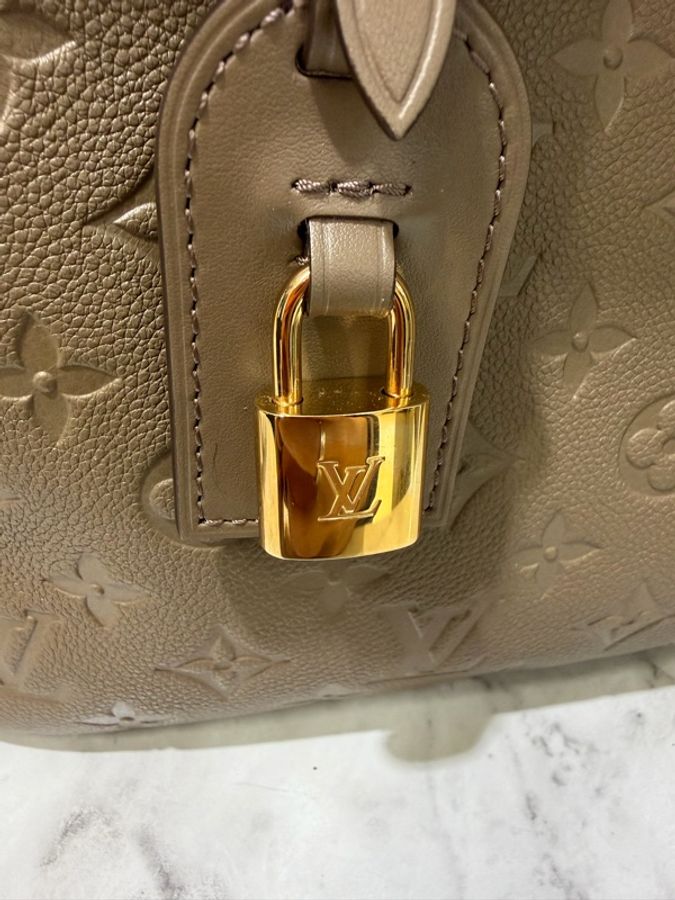 LV 煙灰色牛皮壓紋All in onePM金釦手提肩背包M25890-6