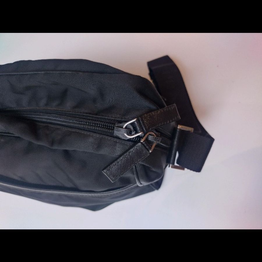 Prada 多口袋黑帆布斜背包-32
