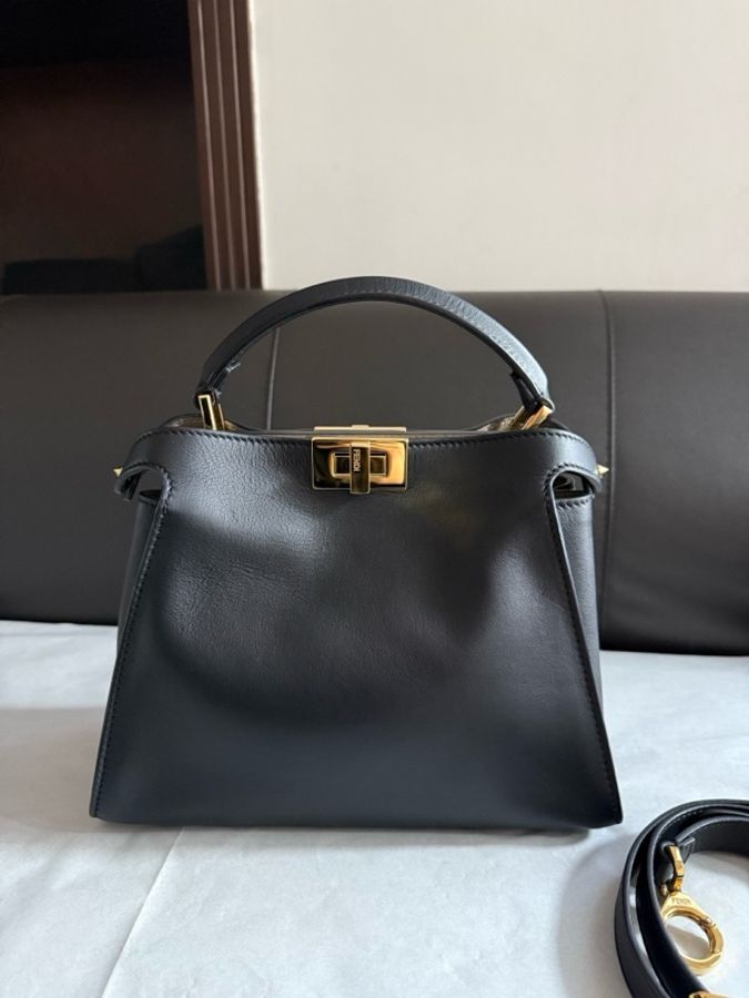FENDI芬迪 99 新 黑色牛皮peekaboo 小號手提單肩斜挎包 好價帶走-1