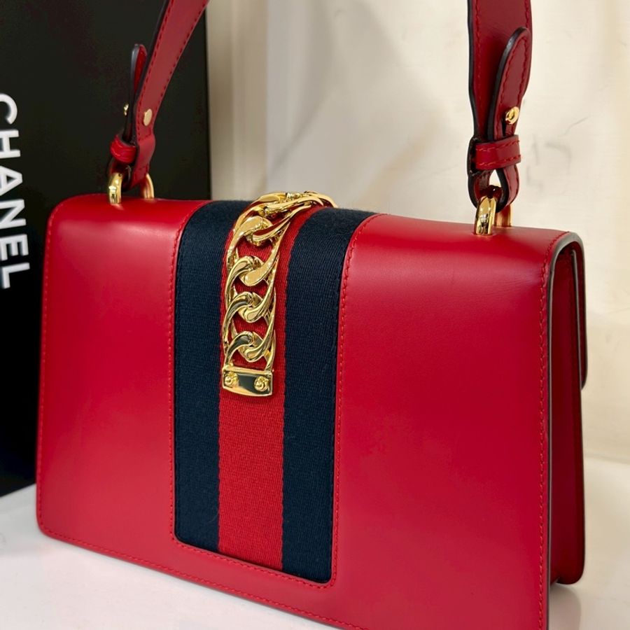 你看‼️這個紅也太美‼️Gucci Sylvie 經典不敗-4