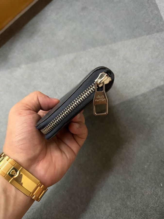 Lv水波紋經典ZIPPY拉鍊長夾(M60965)-4