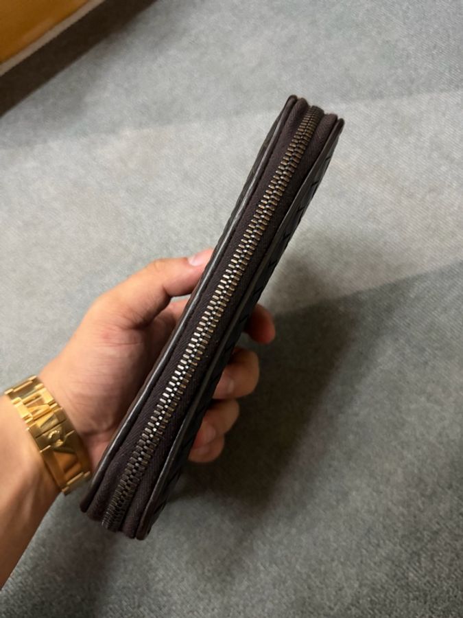 Bv 經典深棕色編織拉鍊長夾-2