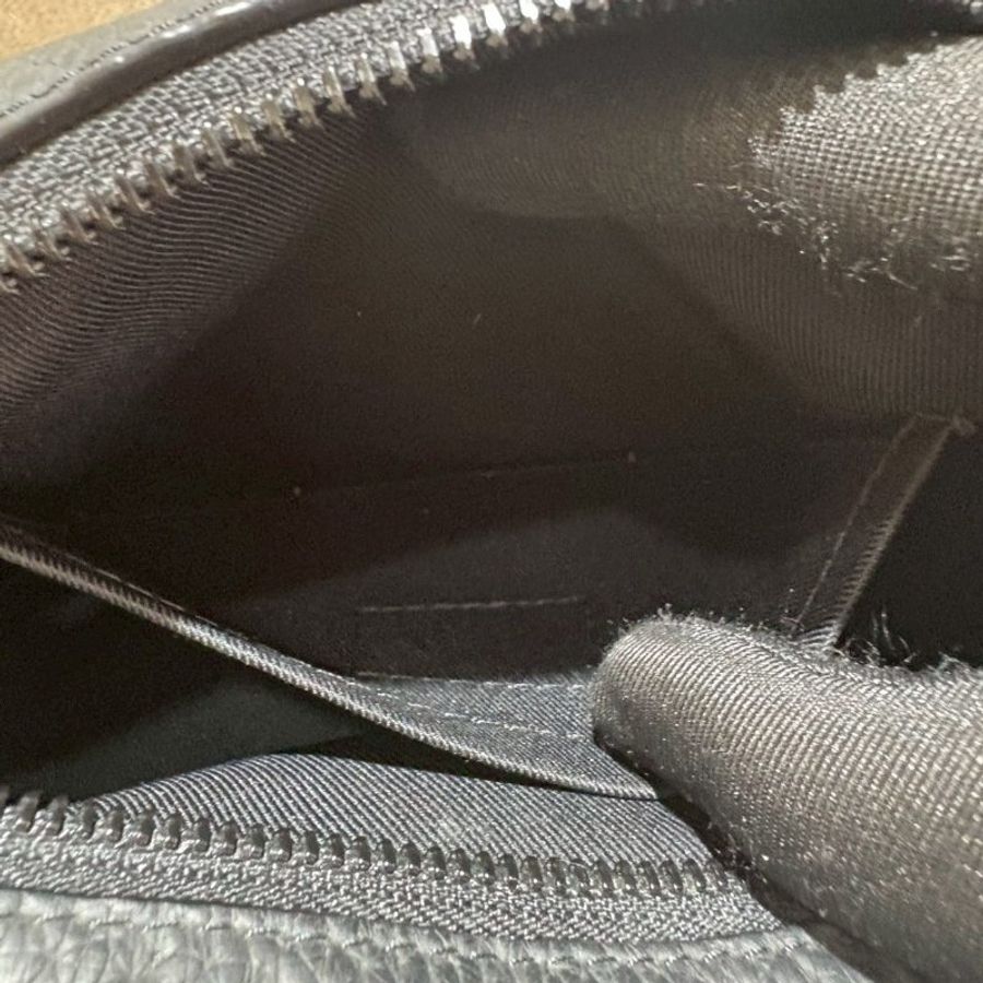 LV Mini Soft Trunk黑色壓紋肩背包 晶片款-16