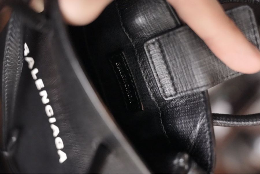 Balenciaga Shopping Phone Holder Bag 黑色 牛皮 手機包 斜背包 小廢包-3