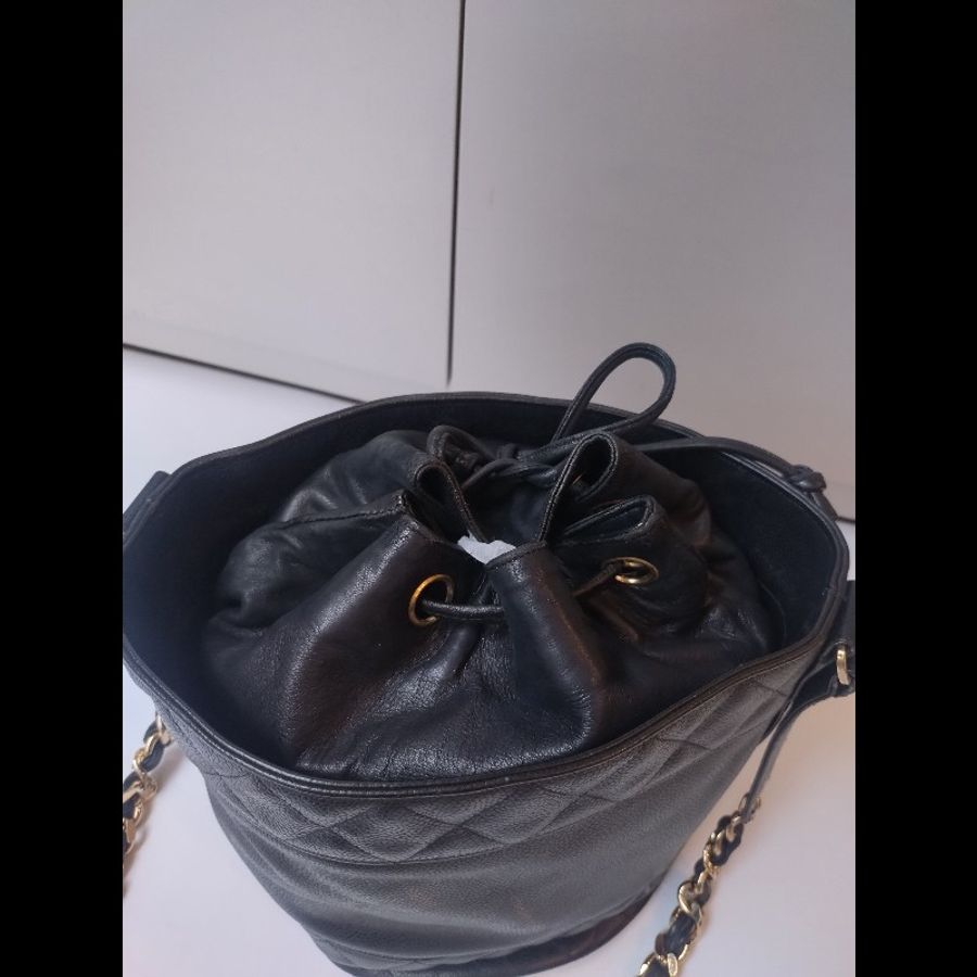 Chanel 金鍊黑荔枝皮束口水桶包 vintage-10