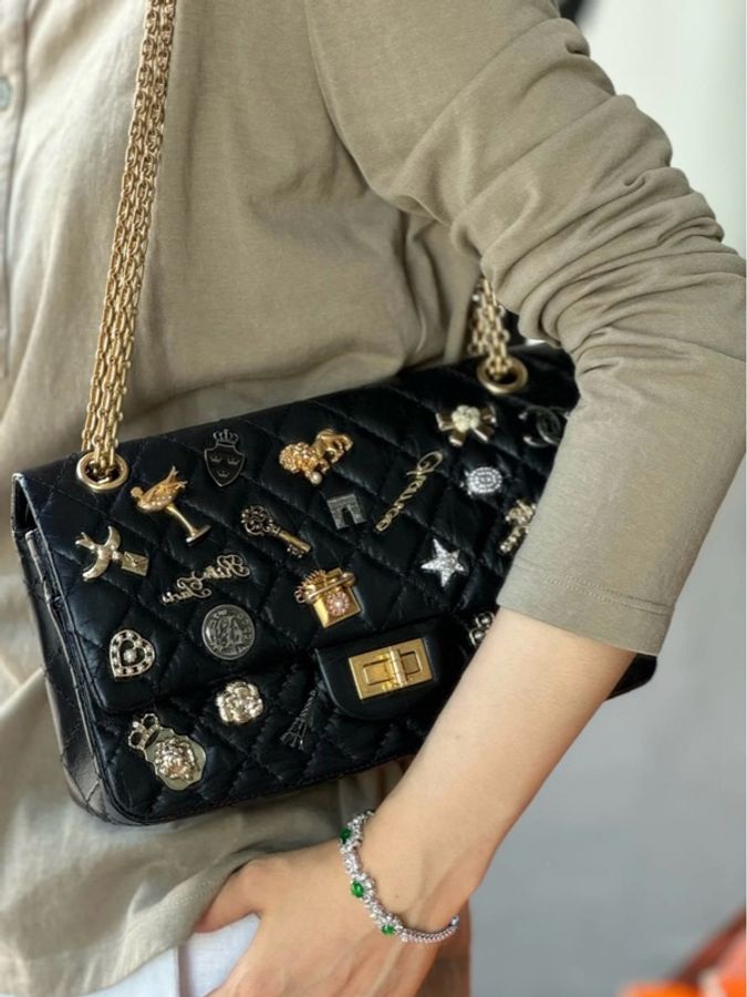 💎Chanel香奈兒|全球限量 黑金做舊金屬 2.55徽章CF小號|閒置新24開帶卡-0