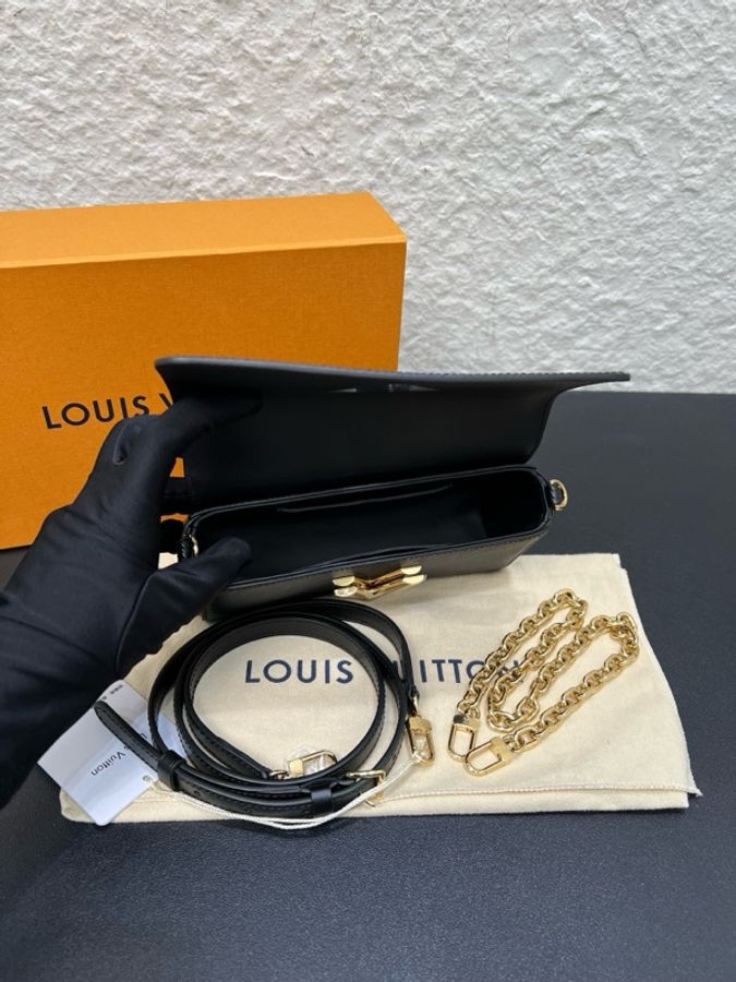Lv 路易威登Pochette Twist West Epi 新款水波紋黑金-6