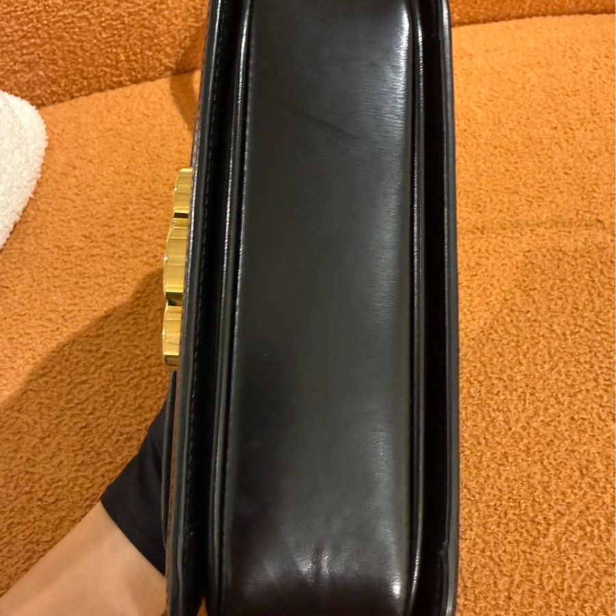 celine 凱旋門teen 黑金盒子包 編碼22年 底一個角有一點壓痕-4