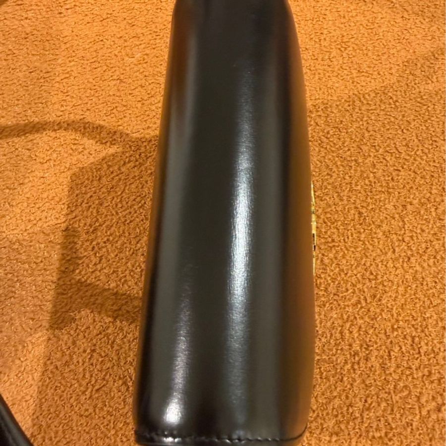 celine 凱旋門teen 黑金盒子包 編碼22年 底一個角有一點壓痕-5