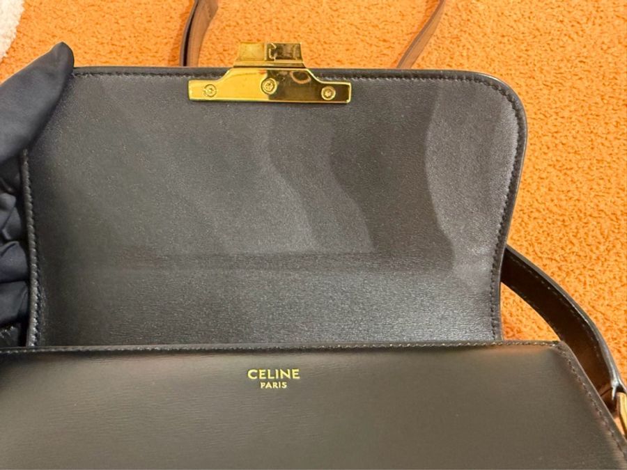 celine 凱旋門teen 黑金盒子包 編碼22年 底一個角有一點壓痕-6