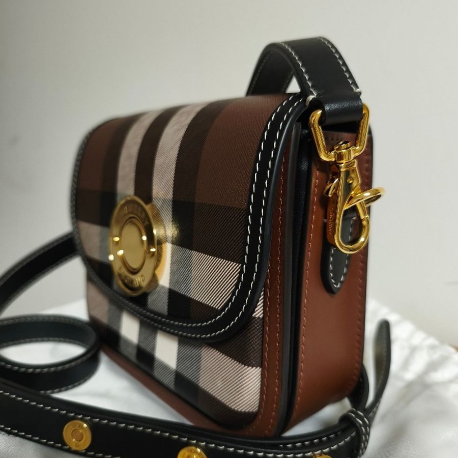 Burberry 99 新女側背包原價55000-2