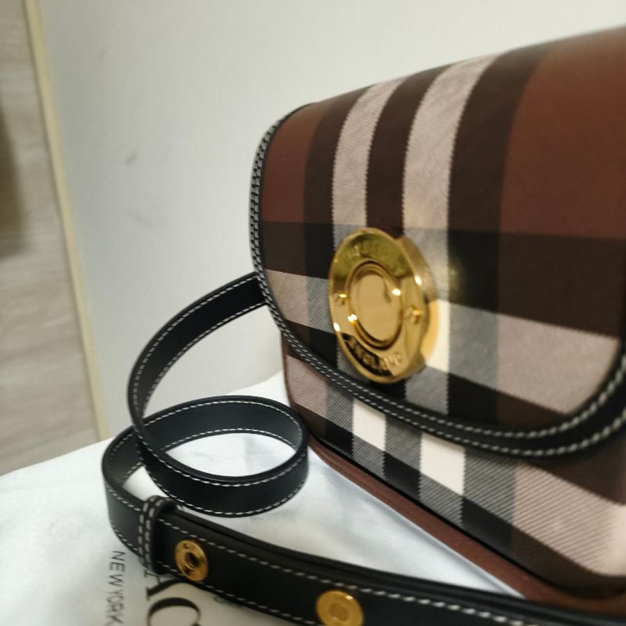 Burberry 99 新女側背包原價55000-9