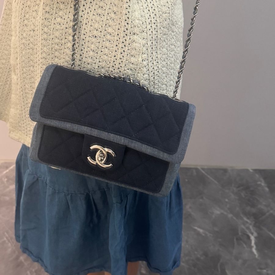 CHANEL 香奈兒雙色拼色徽章牛仔CF20大mini 必收稀缺包款-5