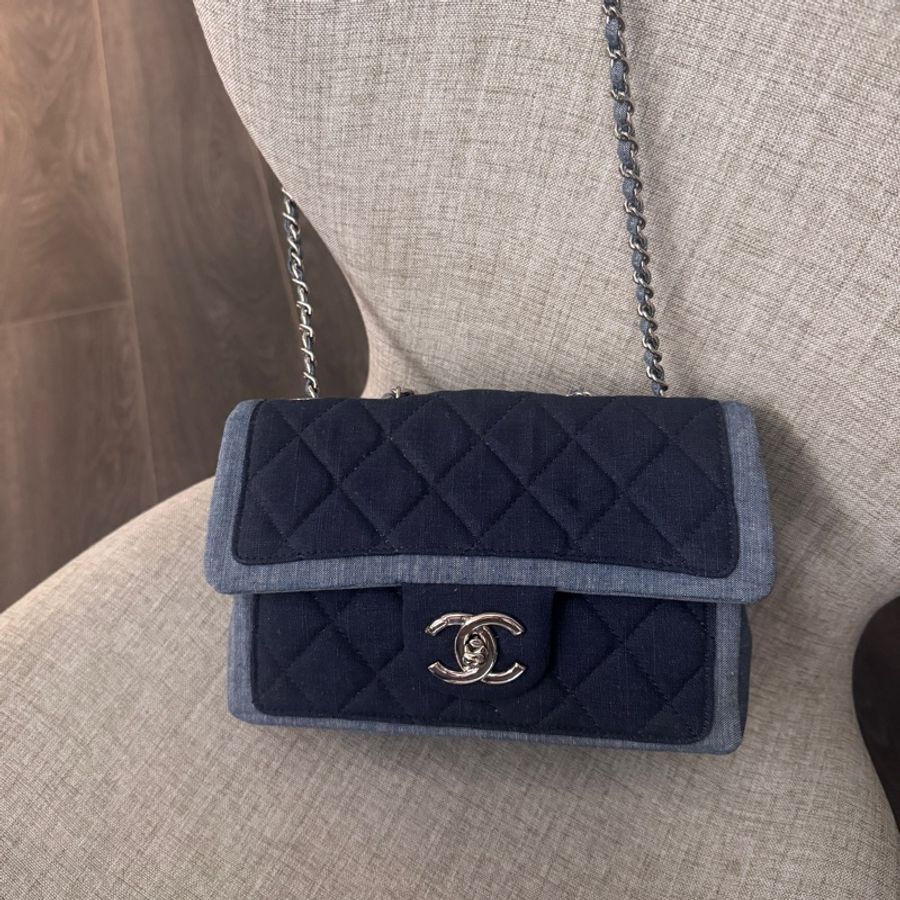 CHANEL 香奈兒雙色拼色徽章牛仔CF20大mini 必收稀缺包款-6