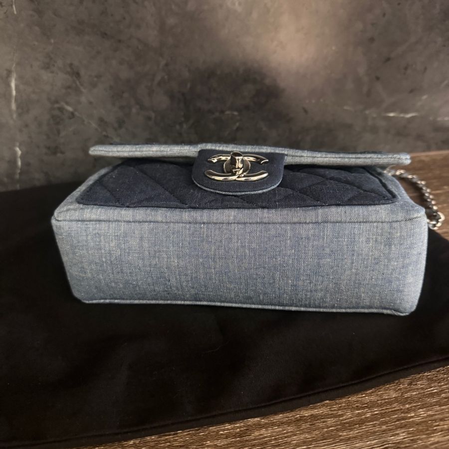 CHANEL 香奈兒雙色拼色徽章牛仔CF20大mini 必收稀缺包款-12