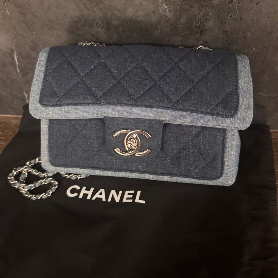 CHANEL 香奈兒雙色拼色徽章牛仔CF20大mini 必收稀缺包款-17