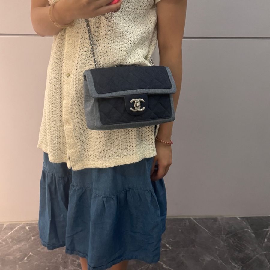 CHANEL 香奈兒雙色拼色徽章牛仔CF20大mini 必收稀缺包款-19