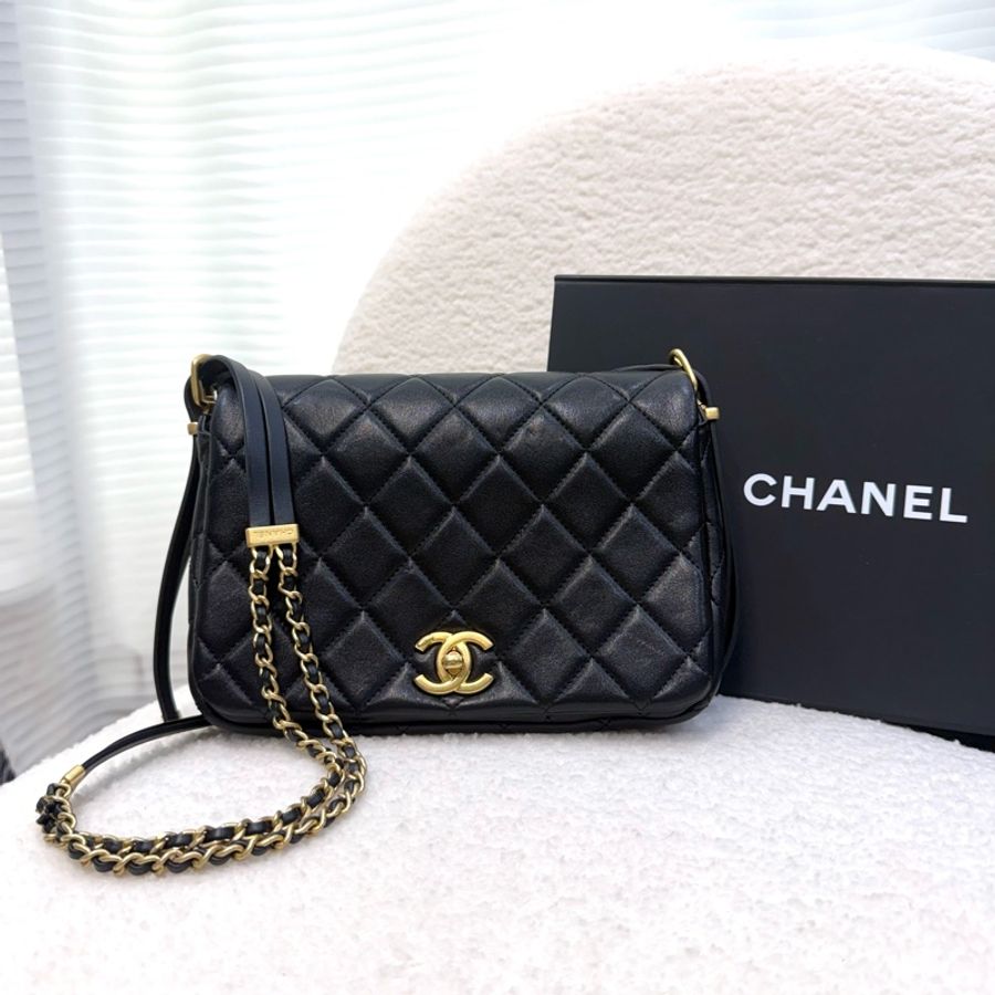 Chanel 黑金扣牛皮雙鏈條斜背肩背包-0