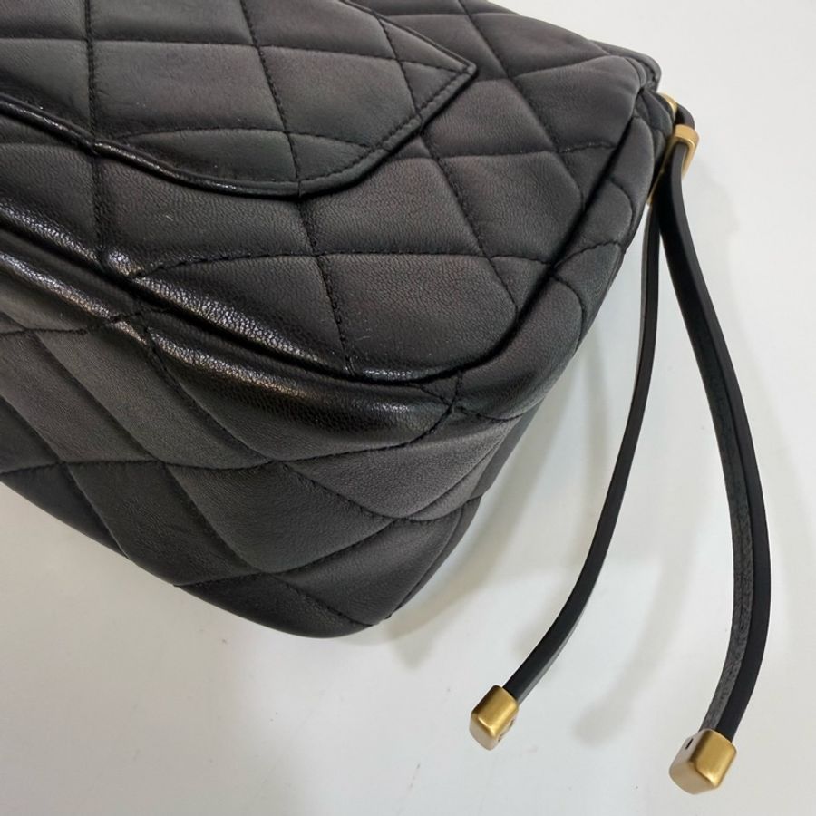 Chanel 黑金扣牛皮雙鏈條斜背肩背包-17